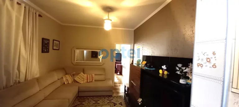 Imagem Casa Térrea com 178 m² de A.C. com 02 dormitórios, sala ampla, cozinha e 2 vagas de Garagens. Nos fundos 01 apartamento, e uma suíte na parte de cima