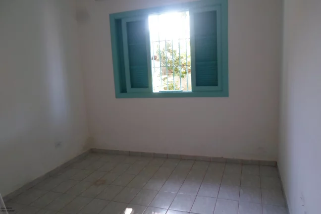 Imagem Casa com edícula a 200m da praia à venda em Peruíbe.