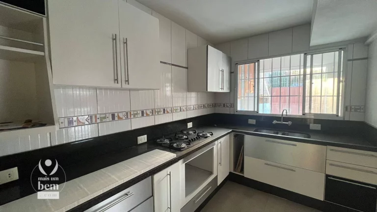 Imagem Incrível sobrado de 165 m² com 4 quartos, sacada, churrasqueira, 2 vagas de garagem à venda por R$ 800.000 - Atuba - Curitiba/PR