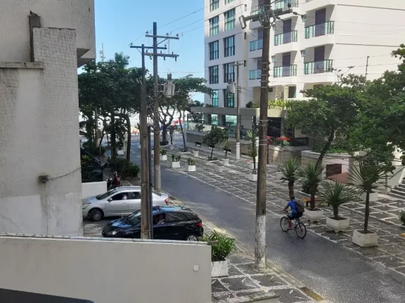 Imagem APARTAMENTO MOBILIADO, NO CALÇADÃO, 50 METROS DA PRAIA NA PITANGUEIRAS - GUARUJÁ