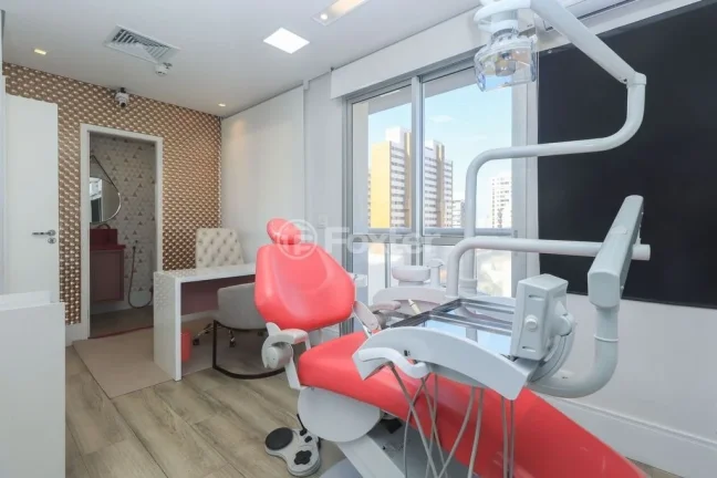 Imagem Conjunto Comercial 42M², 2 Salas, 2 Banheiros, 1 Vaga, Sacada, Copa, Armários Cozinha, Banheiros, Área de Serviço, Split.