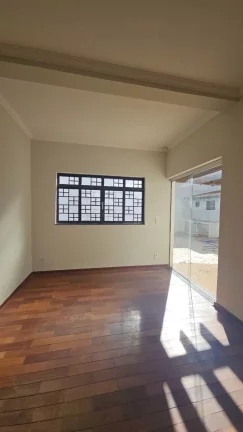 Imagem LINDA RESIDÊNCIA DISPONÍVEL Á VENDA NO BAIRO SANTO AGOSTINHO EM FRANCA-SP.