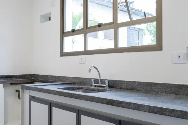 Imagem Apartamento 149M² Reformado, 3Q, 1 Suíte, 2 Banheiros, 3 Vagas, Lavabo, Piscina, Sacada, Playground.