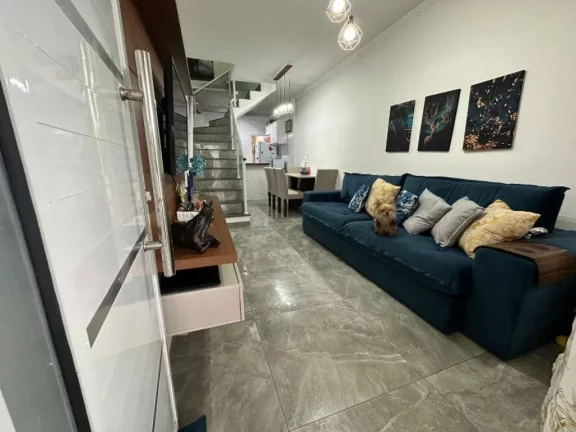 Imagem SOBRADO COM VISTA PARA O MAR à venda no Caiçara em Praia Grande-SP, com 2 dormitórios, sala, cozinha americana, banheiro social, lavabo, 2 vagas de garagem, moveis planejados, churrasqueira, 70 metros da praia. Estuda parcelamento direto.