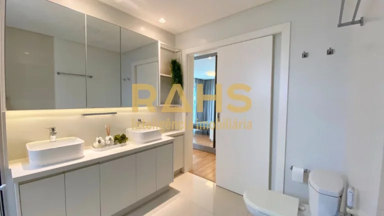 Imagem Apartamento Reserva Corais, Home Clube completo na Praia Brava. Com vista mar, semimobiliado, incrí...