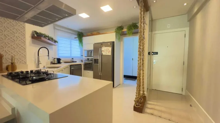 Imagem Apartamento alto padrão com 3 suítes e 3 vagas de garagem na Praia Brava Itajaí/SC
