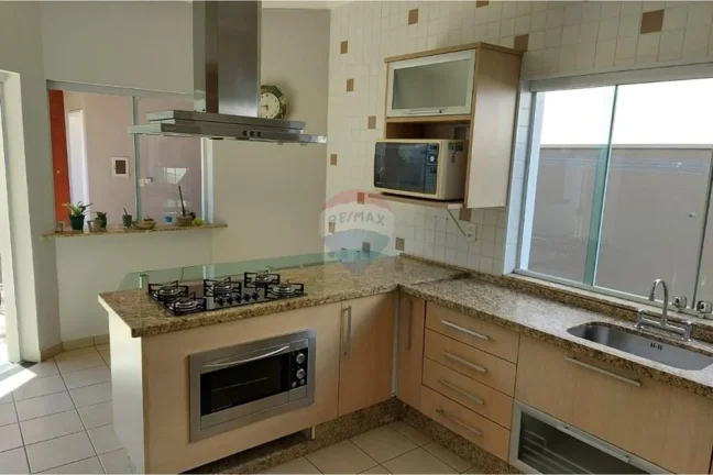 Imagem Casa de Condomínio: Moderna e Totalmente Mobiliada no Condomínio Vila dos Inglezes