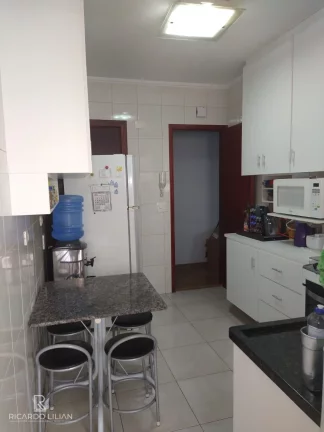 Imagem "Apartamento de 3 dormitórios com sacada, duas vagas de garagem e lazer em ótima localização"