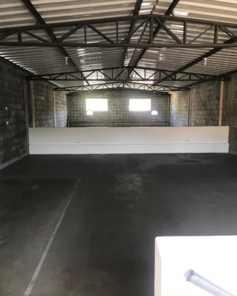 Imagem galpão com 250 m2, com pé direito de 7 m FL26