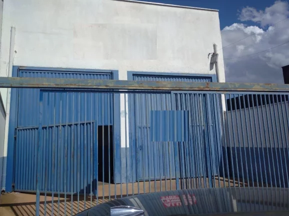 Barracão Ótima Localização com 600m², com duas salas , copa com gabinete, mezanino com mais 02 ...