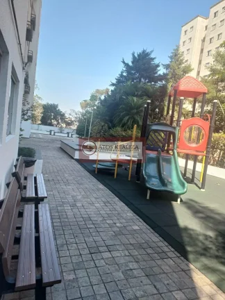 Imagem Alugo oportunidade, condomínio clube na região do Morumbi. Apartamento de 70m², com 3 dormitórios com Armários, sendo 1 Suíte, 2 banheiros, Cozinha americana com armários, 2 Vargas de garagem cobertas, mercadinho no condomínio, lazer completo por um valor