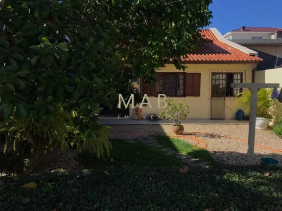 Imagem Imperdível casa à venda em Florianópolis-SC, bairro Ingleses: 5 quartos, 1 suíte, 3 salas, 4 banheiros, 3 vagas, 225m².