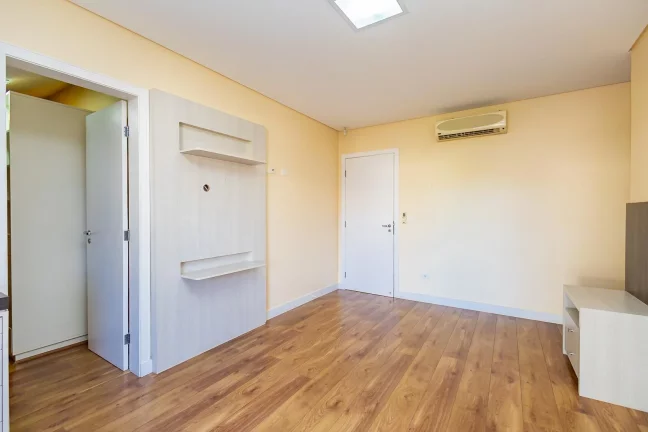 Imagem Casa em Condomínio de 4q. em Campo Comprido