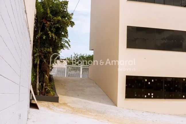Imagem Venda de prédio comercial, no Jardim do Lago, em Campinas!
Zoneamento ZM 2.
Local de fácil acesso ...