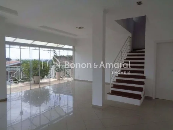 Imagem Linda casa de condomínio em Sousas, com 350m², 4 quartos e 3 suítes.