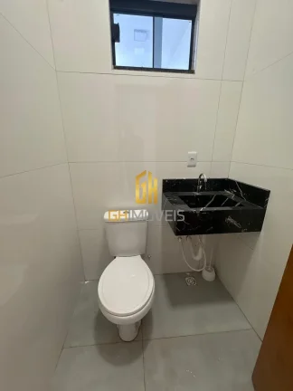 Imagem Casa com 3 quartos no American Park, em terreno com 180m² com 126m² de área construída possui:

...