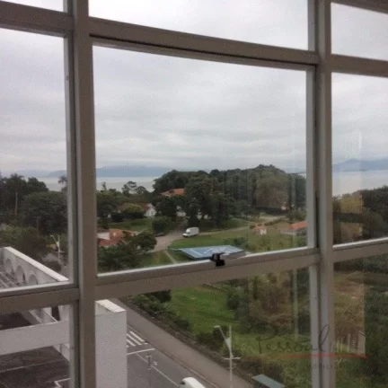 Imagem Belíssimo apartamento, próximo a beira mar, ao lado da casa do governador em prédio com alto padr...