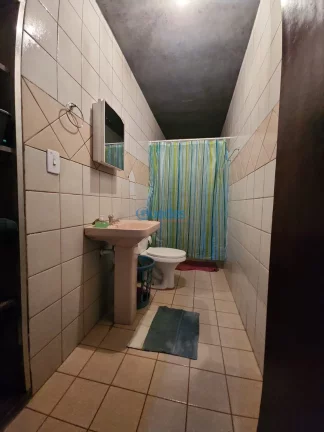 Imagem Casa em Embu das Artes, com 3 casas e 210m² por R$1.050.000 - Embu das Artes.