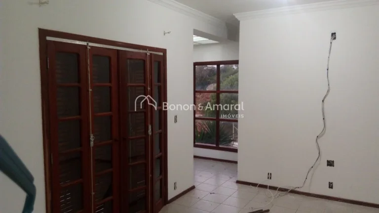Imagem Excelente sobrado em condomínio tranquilo e arborizado, com 196 m² de construção em terreno ampl...