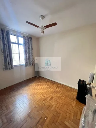 Imagem Apartamento à venda em Niterói-RJ, bairro São Lourenço: 2 quartos, 1 sala, 1 banheiro, 1 vaga de garagem - 50m² de área.