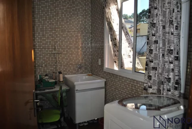 Imagem Casa de 3 Dormitórios sendo 2 Suítes, vaga para 2 carros com pátio.