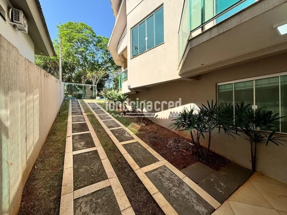Imagem Casa Espetacular com 4 Dormitórios (2 Suítes), Piscina, Área Gourmet, 413m² de Construção em Terreno de 525m² – Acabamento de Alto Padrão e Localização Nobre!