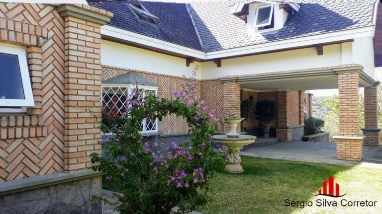 Imagem Casa com 04 Suítes à Venda, em Condomínio Fechado Alto Padrão.