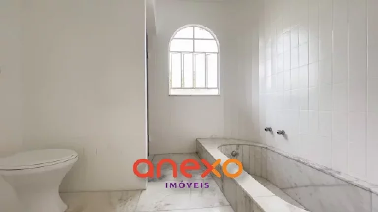 Imagem Casa a venda em Blumenau no bairro Vila Nova com 5 dormitórios.