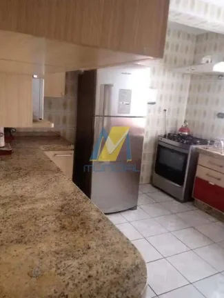Imagem Sobrado amplo com edícula e 5 vagas de garagem independente