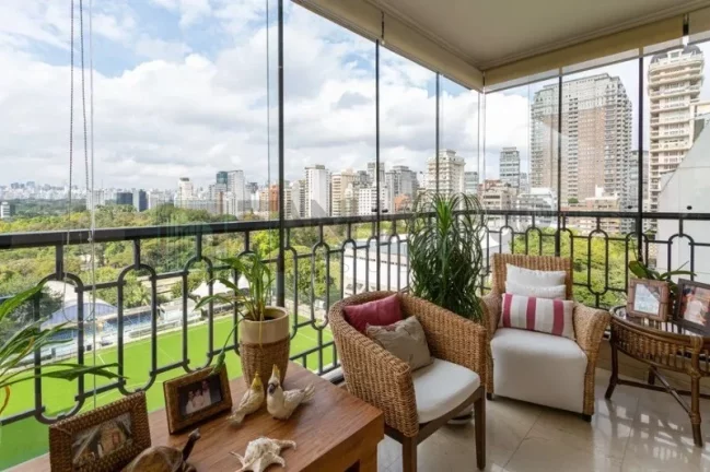 Imagem Venha se encantar com este espetacular apartamento localizado no coração do Jardim Europa, ao lado do Clube Pinheiros e do Shopping Iguatemi. Com 4