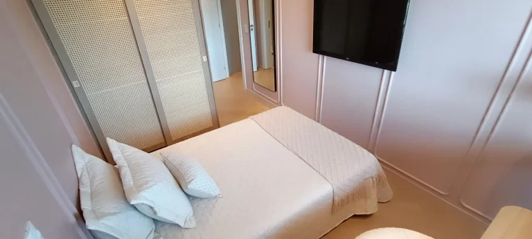 Imagem Apartamento no Cabral - 3 dormitórios - 101 m2. Sacada. Novo