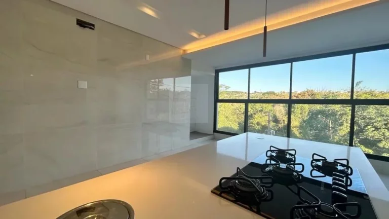 Imagem Casa em condomínio, com 6 quartos, piscina de borda infinita, automatizada, vista para mata