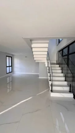 Imagem Sobrado alto padrão com 4 suítes e 2 vagas de garagem em Camboriú/SC