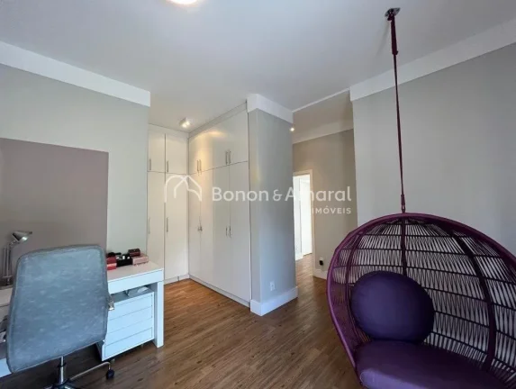 Imagem Linda casa à venda em um condomínio de alto padrão na cidade de Valinhos - SP. Esta espaçosa res...