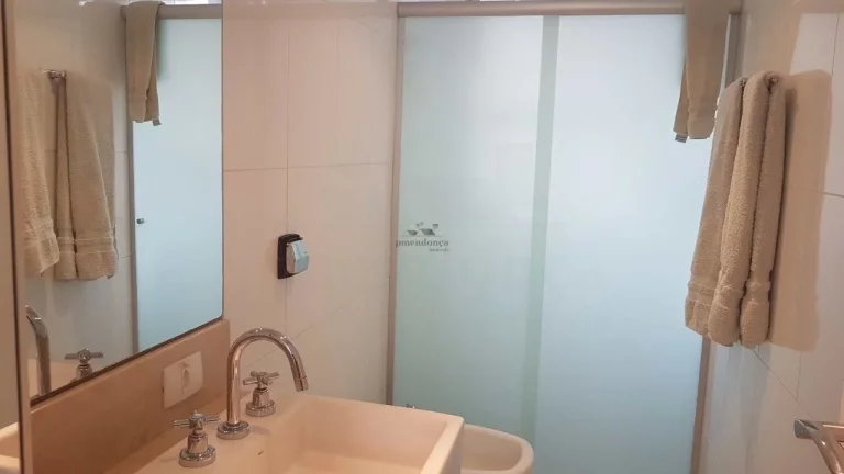 Imagem Apartamento amplo e bem dividido, ensolarado, com living para 02 ambientes, 03 dormitórios sendo 01...