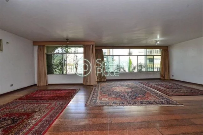 Imagem Ótima oportunidade para reforma. Apartamento com planta quadrada, 230m2 de área privativa, 3 dormi...