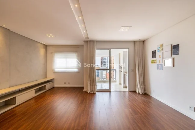 Imagem Elegante e repleto de detalhes que valorizam cada ambiente, este apartamento encanta pelo acabamento...