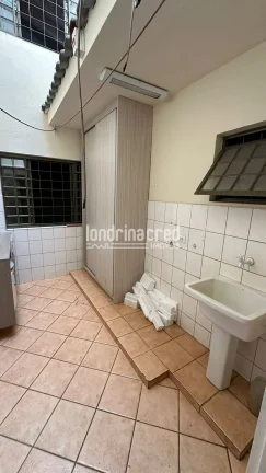 Imagem Casa ampla no Jardim das Palmeiras, zona norte de Londrina, com 3 quartos, 3 banheiros, churrasqueira, terraço e 178m² de área construída