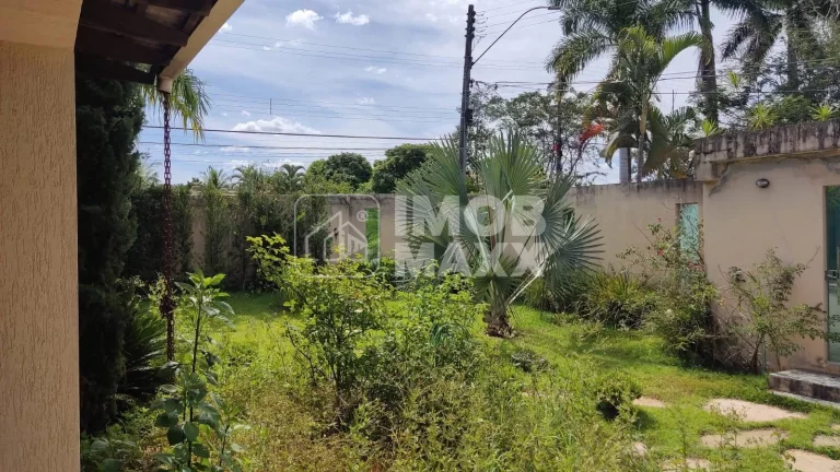 Imagem Casa de condomínio no Jardim Botânico, 4 quartos, 3 suítes, 360m², quintal de 1253m², venda adjudicada.