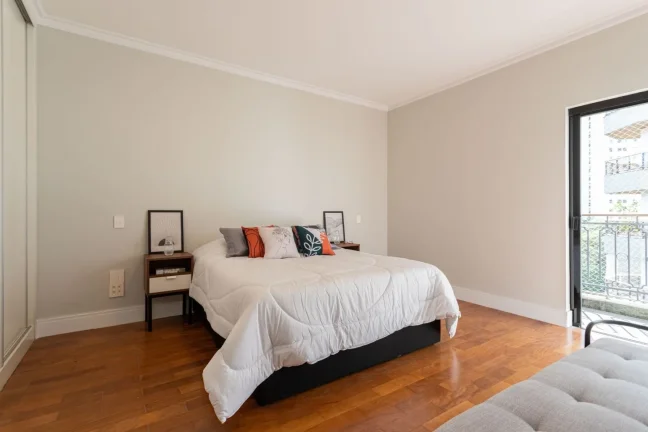Imagem Apartamento Reformado 269M², 3Q, 3 Suítes, 2 Salas, 3 Banheiros, 4 Vagas, Varanda, Closet, Academia, Piscina, Salão de Festas, Brinquedoteca.