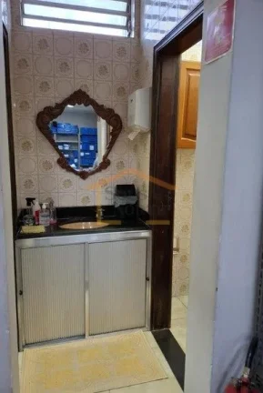 Imagem Salão com 105 m², sendo 60 m² de vão livre, conta com 2 banheiros, copa e 2 vagas de garagem. 

...