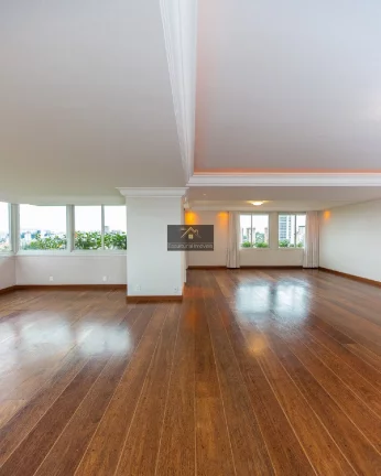 Imagem SINÔNIMO DE MORAR BEM APARTAMENTO 411,00 M 4 SUÍTES SALA 4 AMBIENTES TERRAÇO VISTA EXUBERANTE COZINHA IMÓVEL REPLETO DE ARMÁRIOS 3 VAGAS LAZER