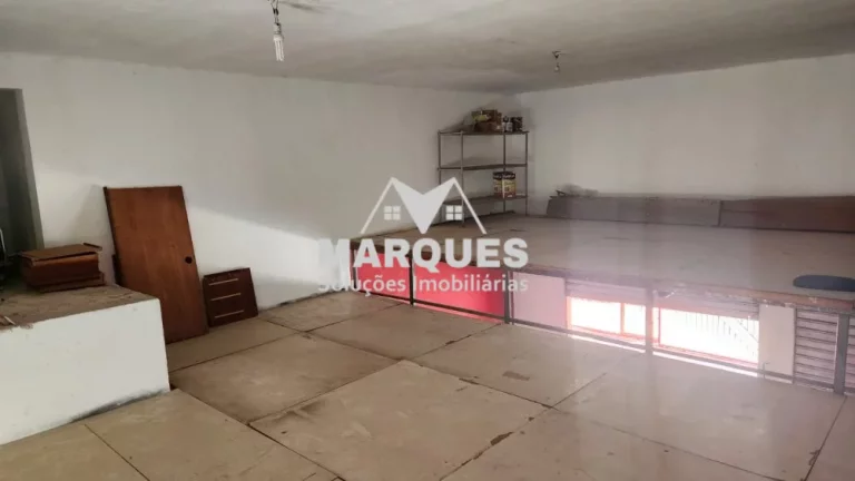 Imagem Salão espaçoso com mezanino c/ 70m2