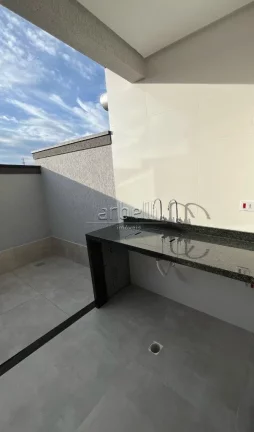 Imagem Sobrado com 145 M², 3 suítes sendo 2 com sacada privativa, ampla sala iluminada, cozinha espaçosa...