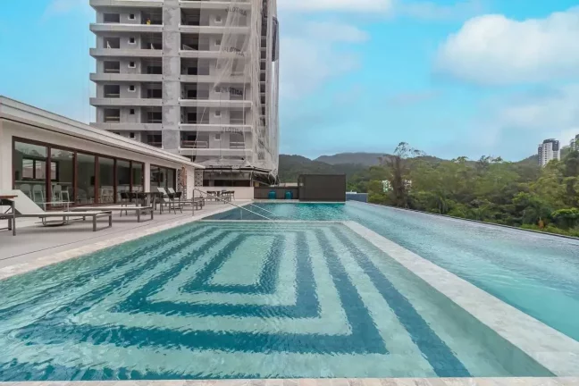Imagem Apartamento com 3 dormitórios sendo 1 suíte e 2 vagas de garagem na praia Brava em Itajaí/SC