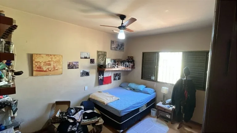 Imagem Linda casa à venda no bairro Estados Unidos em Uberaba | 3 dormitórios, piscina e móveis planejados!