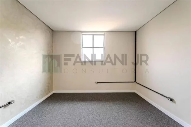 Imagem Casa Comercial para Locação em Jardim Paulista, São Paulo-SP: 8 Salas, 4 Banheiros, 10 Vagas de Garagem, 550 m² de Área.