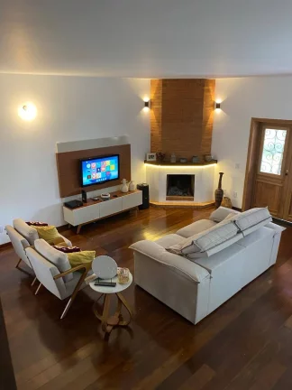 Imagem Linda casa a venda em área nobre da cidade de Nova Friburgo.