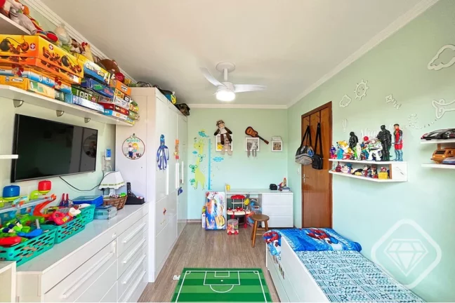 Imagem Casa com 3 dormitórios, suíte, sótão e áreas de convivência integradas no Bairro Tristeza

Um ...