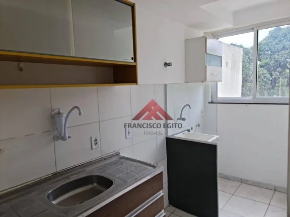 Imagem Ótimo apartamento térreo com ampla área externa e cozinha com armários no bairro do Sapé